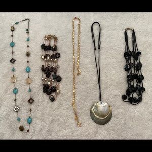 Group of 5 necklaces
